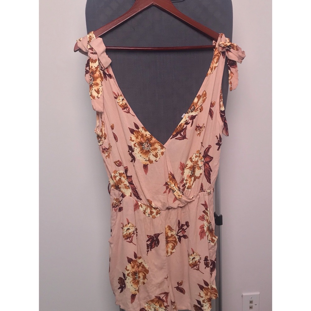 CLOSET CLOSING | NEW Floral Romper V Neck Flowy